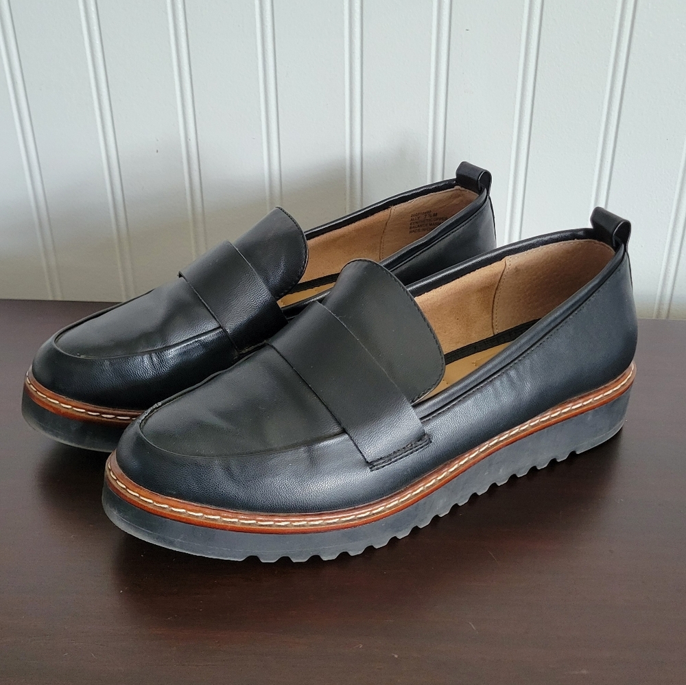 Kelly and Katie Black Slip-On Loafer. Woman's size 7.5